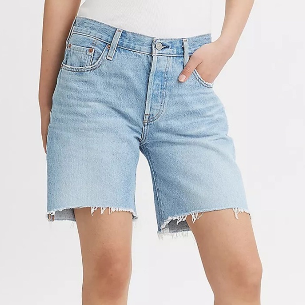 $77 NWOT Levi's Comfort fit Jean shorts